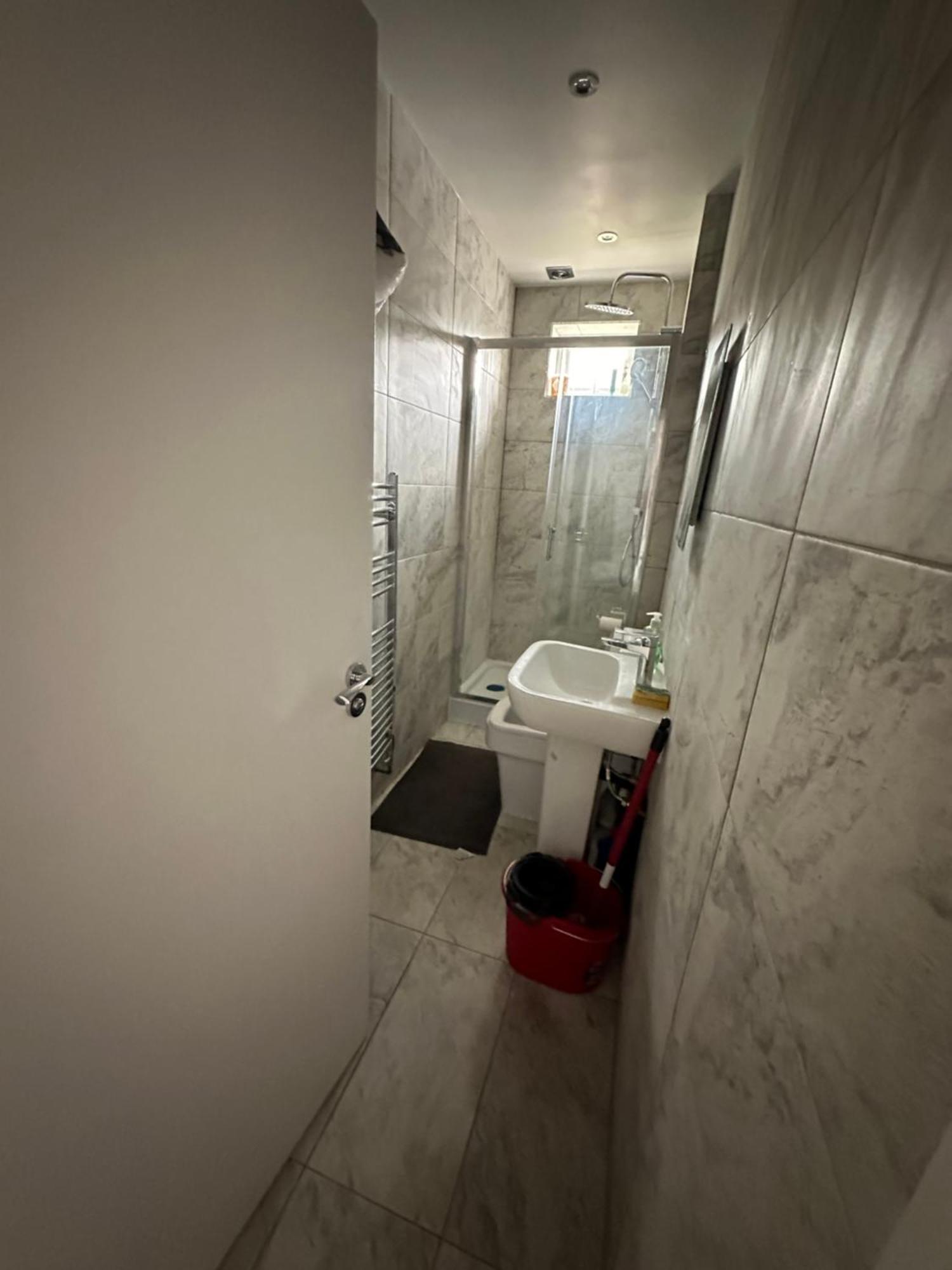 Luxury Ensuite Studio In Crayford Dartford Bexley London With Full Kitchen And Side Garden Alleyway Entrance Erith Exterior foto
