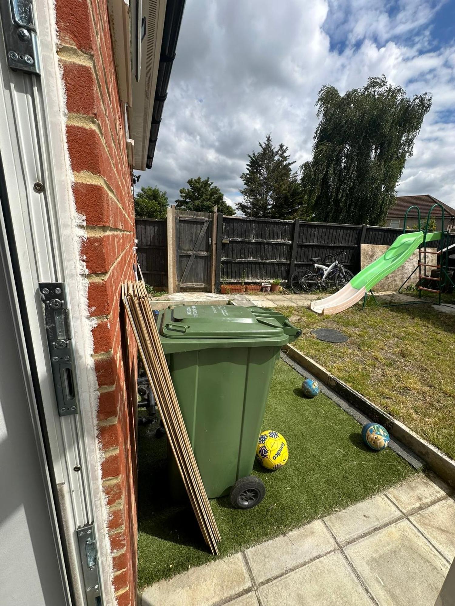 Luxury Ensuite Studio In Crayford Dartford Bexley London With Full Kitchen And Side Garden Alleyway Entrance Erith Exterior foto