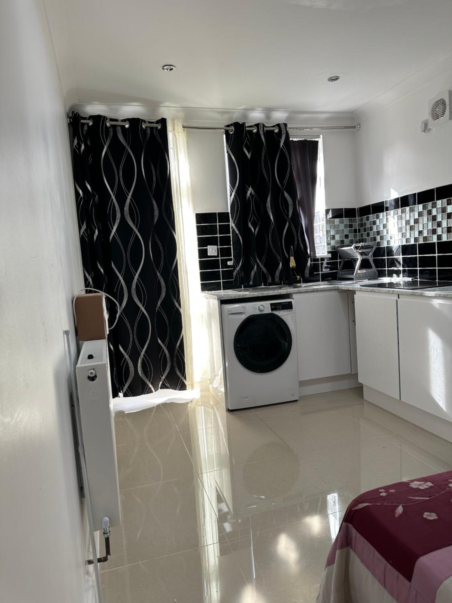Luxury Ensuite Studio In Crayford Dartford Bexley London With Full Kitchen And Side Garden Alleyway Entrance Erith Exterior foto